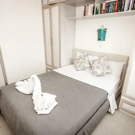Joya Cyp Moonlit Penthouse * Agios Amvrosios (Kyrenia)