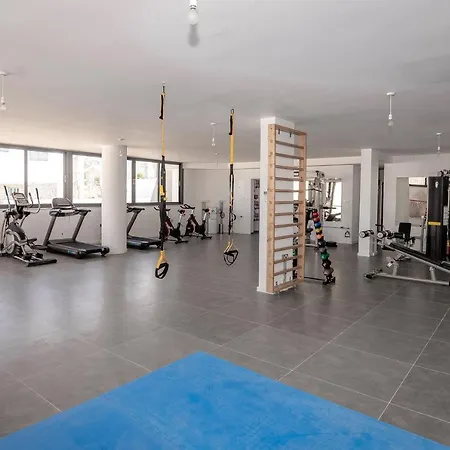 Joya Cyp Moonlit Penthouse דירה